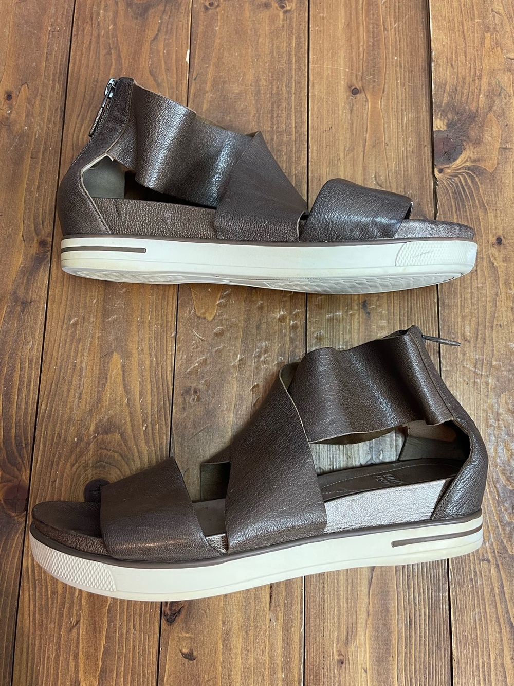 Eileen Fisher sport platform sandals tumbled bronze metallic leather size 9